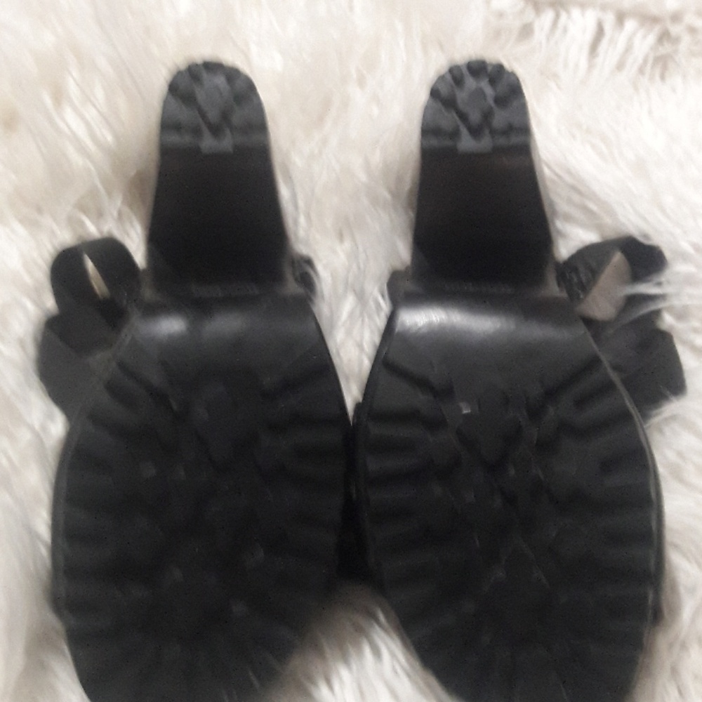 Shoe - Picture 6 of 7
